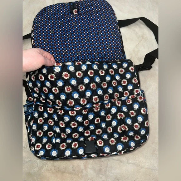 Vera Bradley messenger bag. - Picture 3 of 11